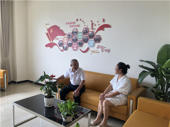“夏幺爺說事工作室”為群眾提供糾紛調解、為民解困等服務。榮縣高山鎮供圖