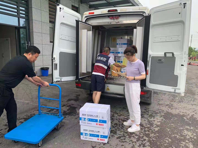 配送疫苗。劉瑞供圖