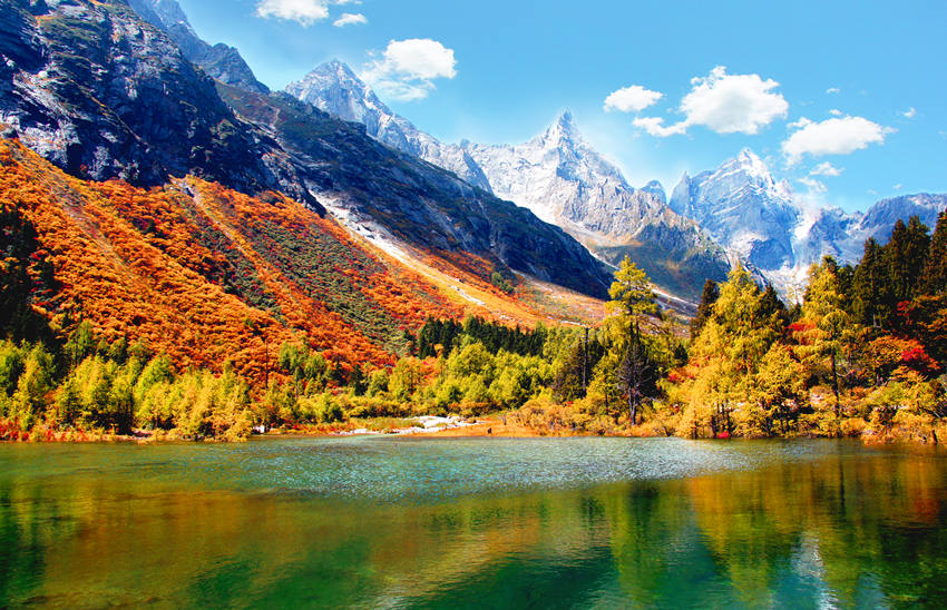 紅山湖。畢棚溝景區供圖