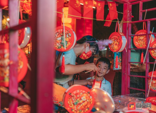 7天300萬(wàn)人暢游自貢！