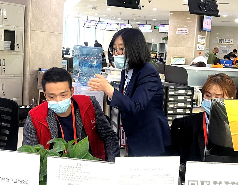 市民化身“辦事員”。金牛區委宣傳部供圖