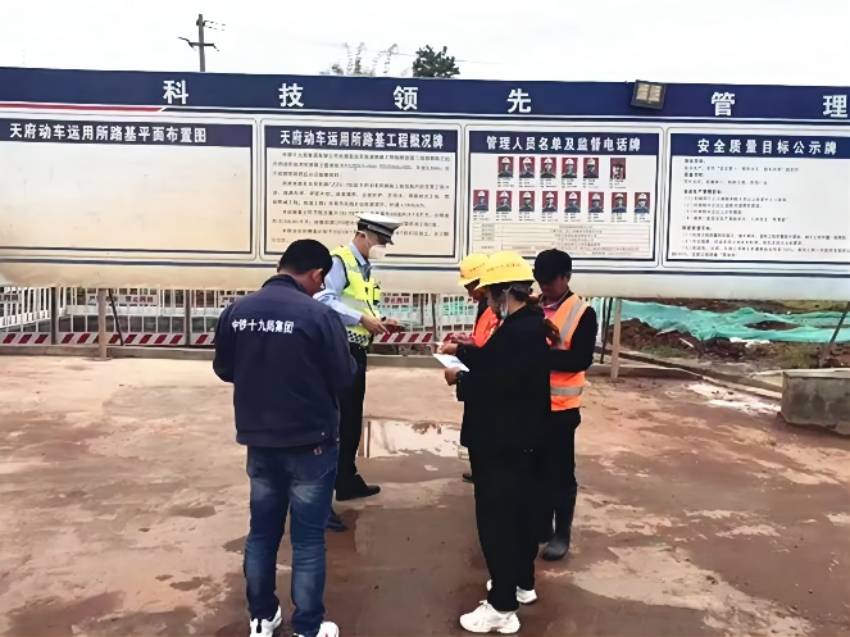 宣傳教育。成都市公安局天府新區(qū)分局供圖