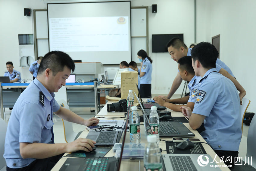 直擊比賽現(xiàn)場。侯杰攝