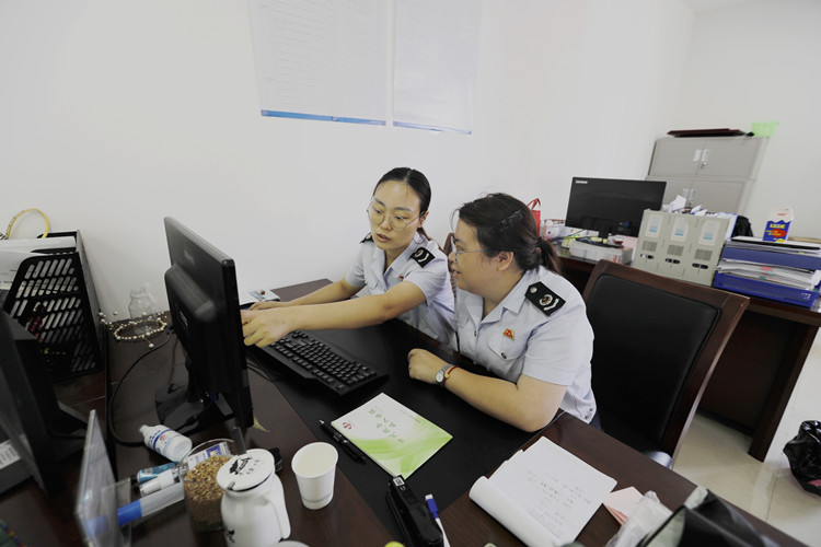 點子多的80后王香嵐。達州市稅務(wù)局供圖