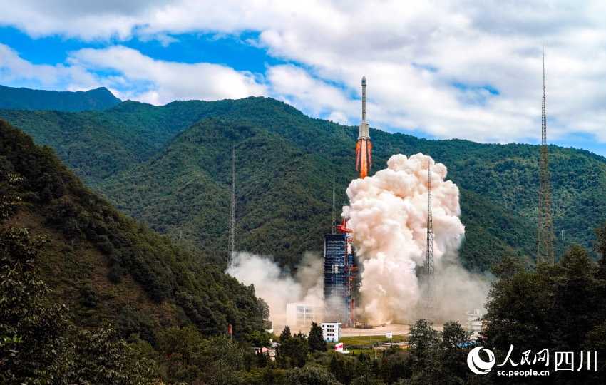被譽(yù)為“北斗母港”的西昌衛(wèi)星中心，位于位冕寧縣澤遠(yuǎn)鎮(zhèn)。胡小平攝
