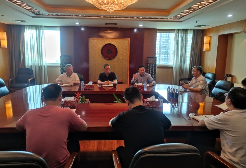省地質(zhì)局黨委書記王建明，局黨委副書記、局長伍定召開搶險救災(zāi)緊急會議。四川省地質(zhì)局供圖