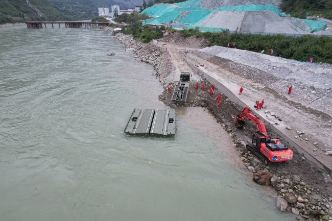 被稱為“救援航母”的應急動力舟橋。四川省應急管理廳供圖