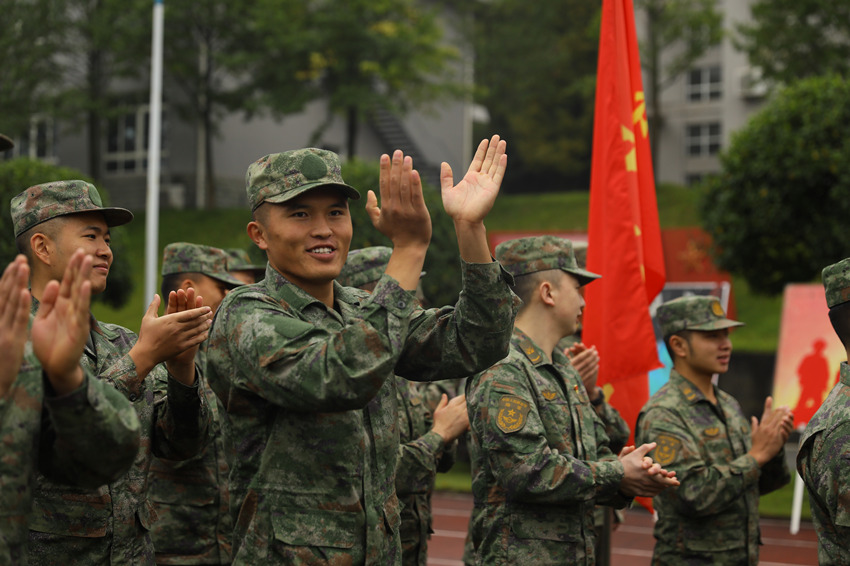 “開訓典禮”現(xiàn)場。西部戰(zhàn)區(qū)陸軍某綜合訓練基地供圖
