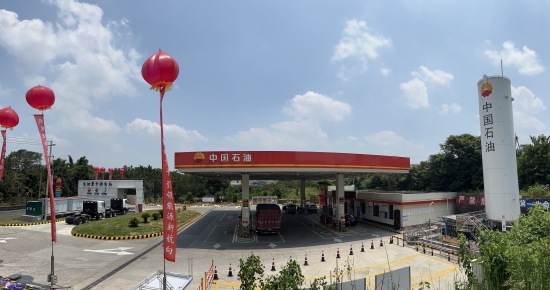 中國(guó)石油在川首座“油、氣、重卡換電”綜合能源站建成投運(yùn)。