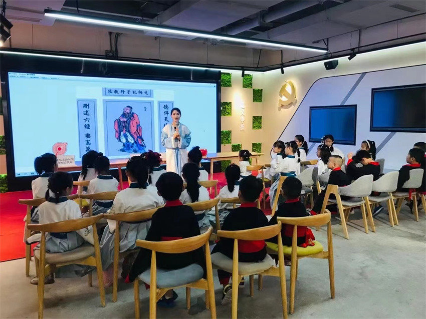 舉辦“弘揚經典國學，傳承中華文化”活動。錦江區委統戰部供圖