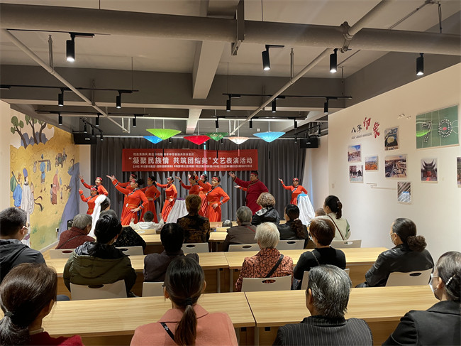 “炫出民族風 舞出幸福路 鑄牢中華民族共同體意識”——“凝聚民族情 共筑團結美”文藝表演活動。成都市民宗局供圖