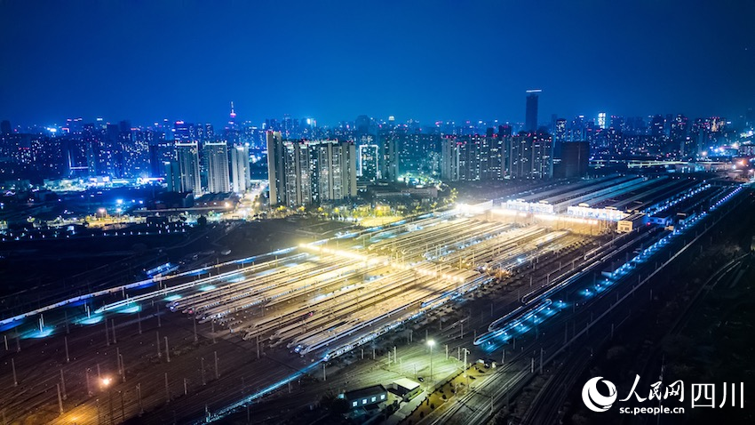 備戰(zhàn)春運。熊能攝