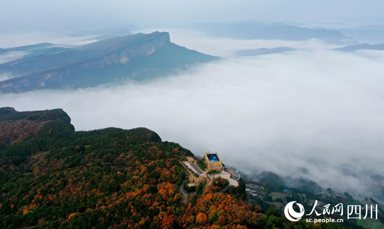 梁山寺云海。李自公攝