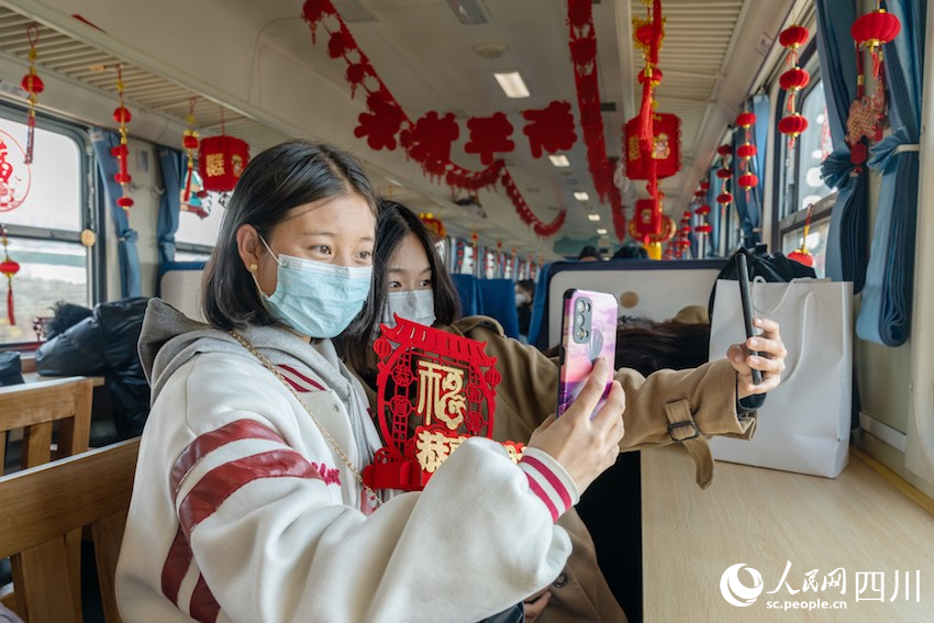 升級(jí)后的“慢火車”，設(shè)施設(shè)備更為齊全。范東海攝
