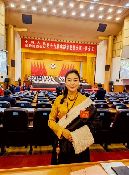 圖為成都市政協(xié)委員達哇卓瑪。受訪者供圖
