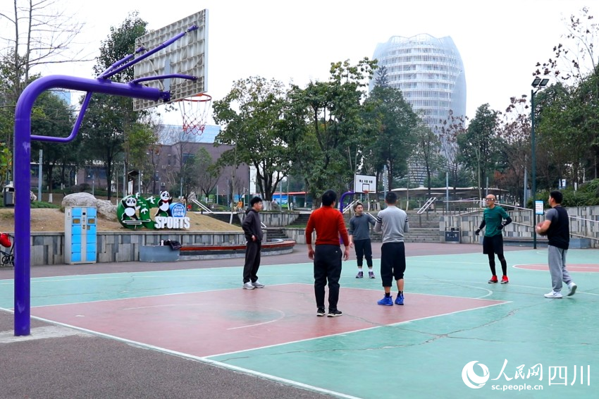 大源中央公園籃球場。侯杰攝