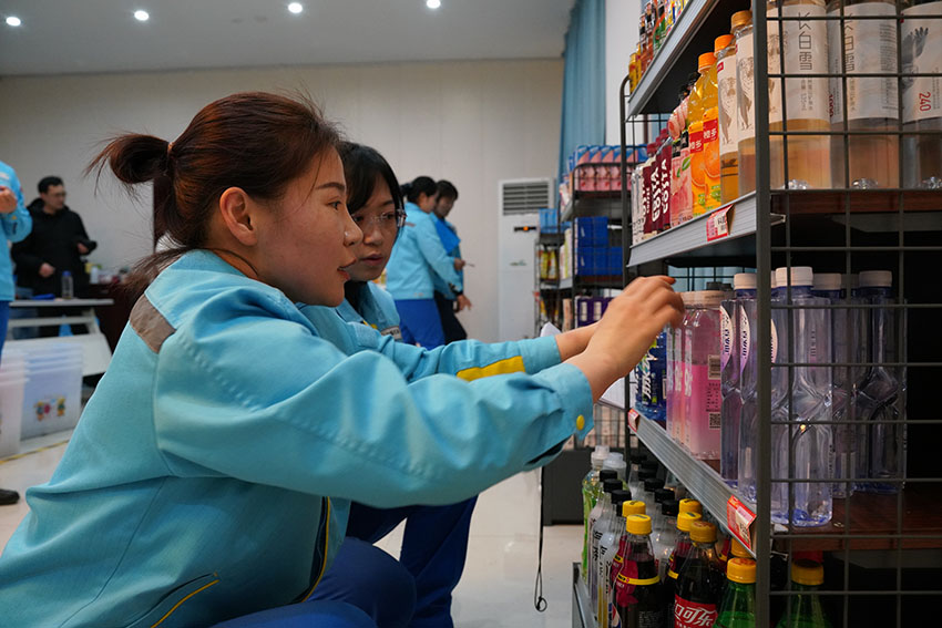 便利店商品無(wú)圖陳列項(xiàng)目。中國(guó)石油四川銷售公司供圖