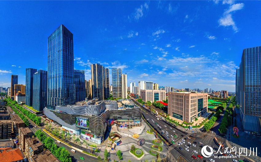 成都市金牛區(qū)龍湖上城天街TOD。鄧顯杰攝