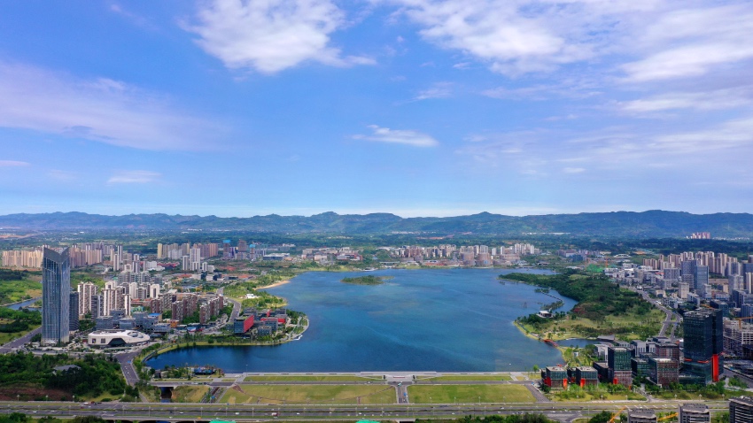 四川天府新區(qū)興隆湖全景。四川天府新區(qū)黨工委黨群工作部供圖