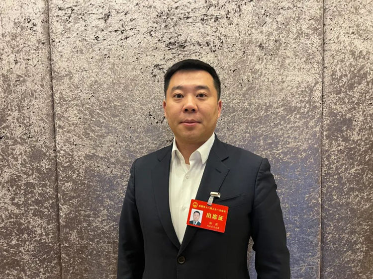 成都市人大代表楊國。人民網 王波攝