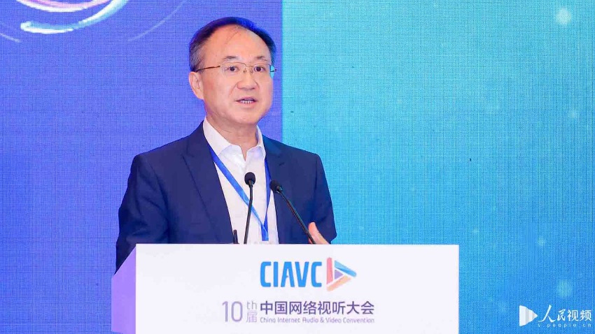 中國社會(huì)科學(xué)院新聞與傳播研究所所長、中國社會(huì)科學(xué)院大學(xué)新聞傳播學(xué)院院長胡正榮。主辦方供圖