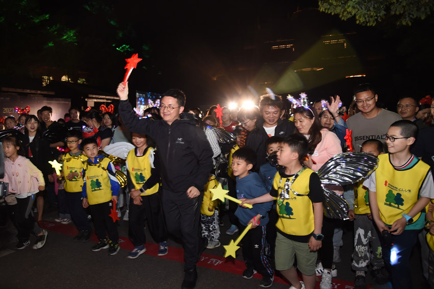 2023邛崍?zhí)炫_山螢火蟲文化旅游季正式拉開帷幕。邛崍市委宣傳部供圖