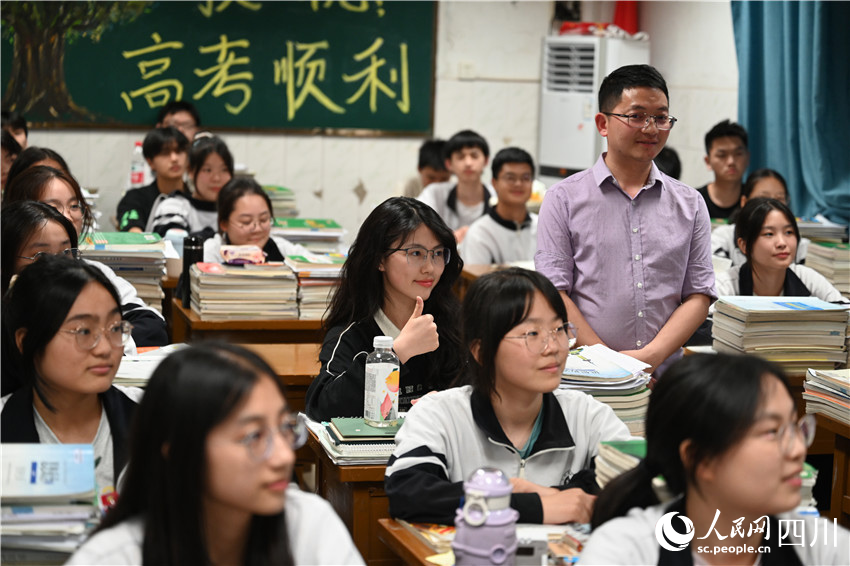 自信最美，微笑最甜。沈懷良攝