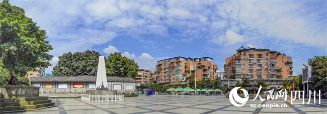 首義廣場(chǎng)。曾莉供圖