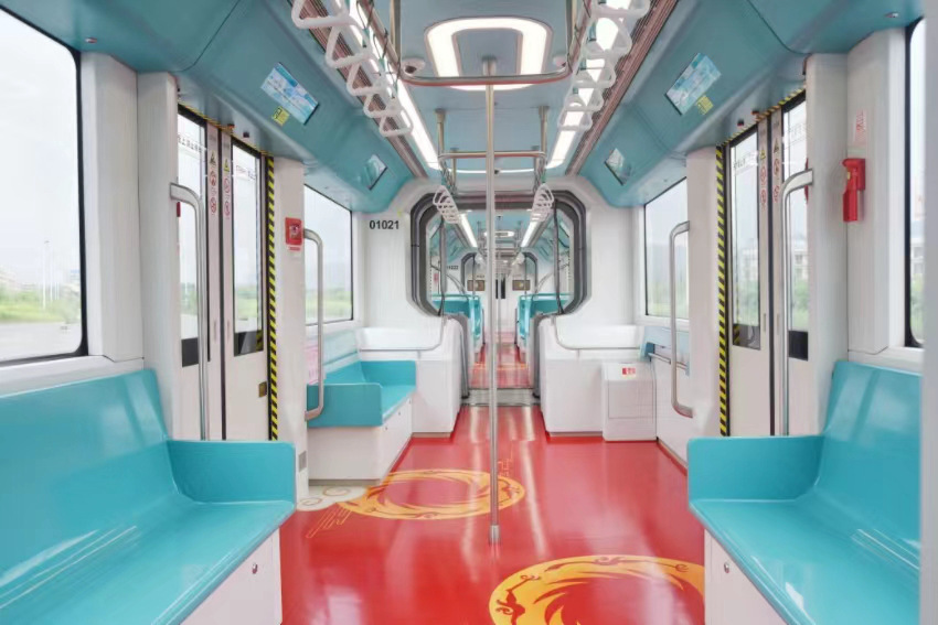 新車型運行速度更快，車內空間更大，行駛體驗更平穩(wěn)。蜀道集團供圖