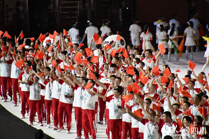 成都第31屆世界大學(xué)生夏季運(yùn)動會開幕式現(xiàn)場。人民網(wǎng)記者 王洪江攝
