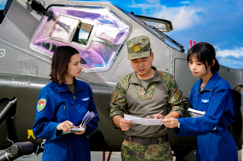 學(xué)習(xí)專業(yè)知識(shí)。陸軍第77集團(tuán)軍某旅供圖