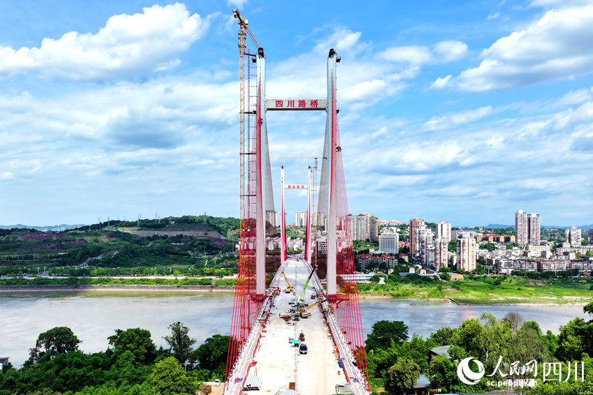 航拍納溪長江大橋建設現場。廖勝春攝