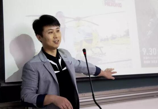 我喜歡他們叫我“超哥”，也希望能跟他們一起成長