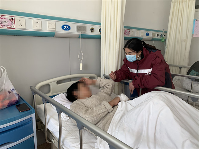 心身醫學專家前往青海開展震后心理援助。四川省精神醫學中心供圖