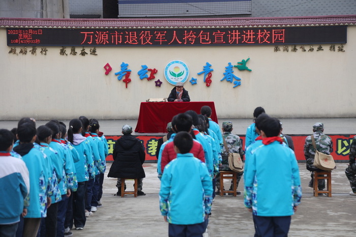 抗美援朝退役老兵梁尤瑞講述戰(zhàn)場(chǎng)親身經(jīng)歷。馬發(fā)海攝