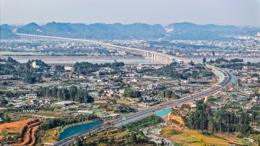 樂(lè)西高速大渡河特大橋。四川省交通運(yùn)輸廳供圖