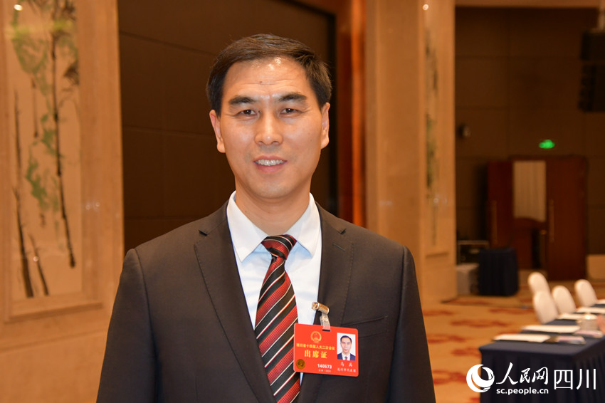 省人大代表、達(dá)州市中醫(yī)藥管理局局長馬兵。人民網(wǎng)記者 李平攝