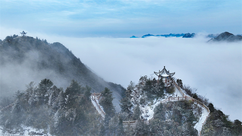 云橫雪嶺家國(guó)在。石仲攝