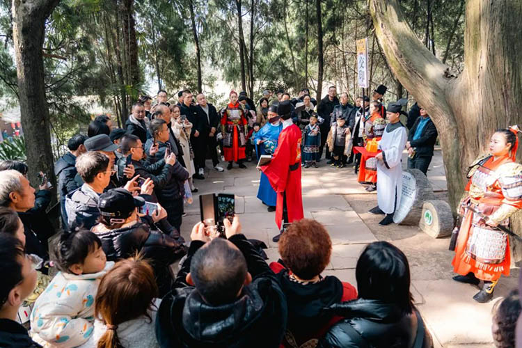 翠云廊景區(qū)點樹交印巡演。劍閣縣委宣傳部供圖