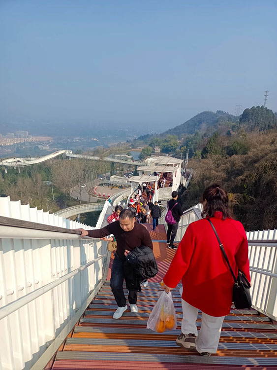龍泉山森林綠道高空棧道。天府新區(qū)融媒體中心供圖