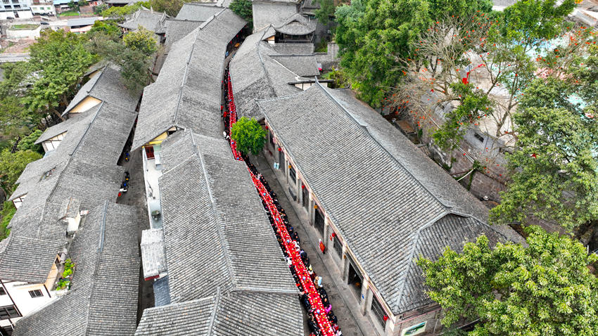 航拍太平古鎮紅軍街百家宴。支力攝