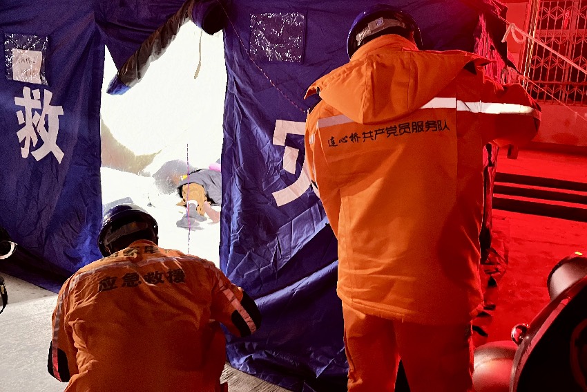 雅江縣城關第一完全小學安置點。人民網記者 朱虹攝