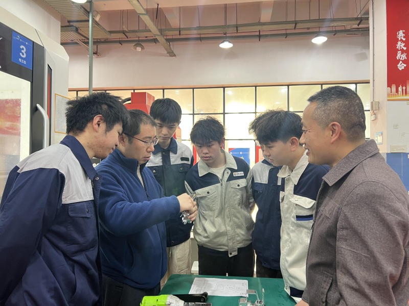 強化優質辦學，大力實施“三個工程”。成都技師學院供圖