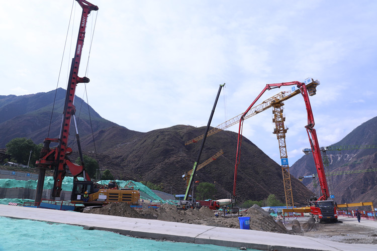 設(shè)備作業(yè)。中建深裝西南公司供圖