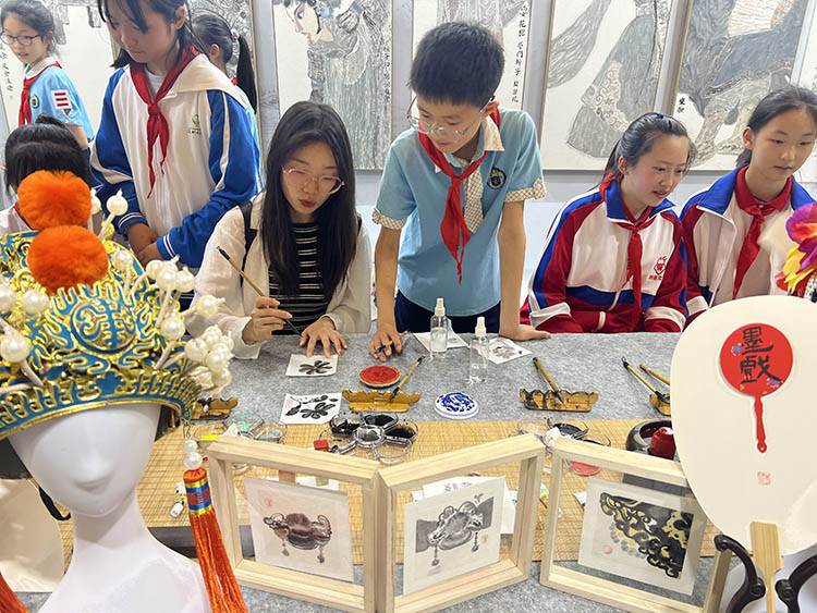 學生創作作品。成都市泡桐樹小學境界分校供圖