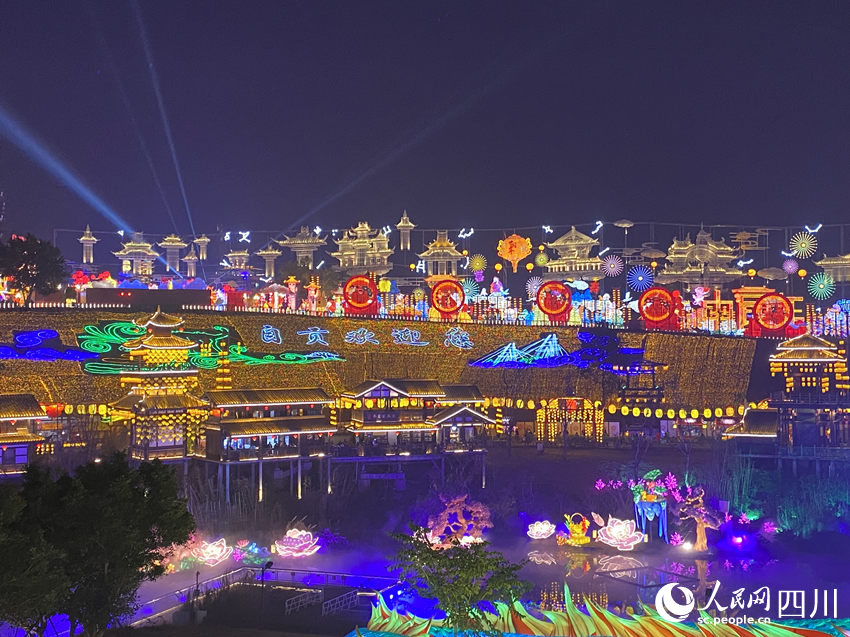 第30屆自貢國際恐龍燈會。人民網(wǎng) 王凡攝