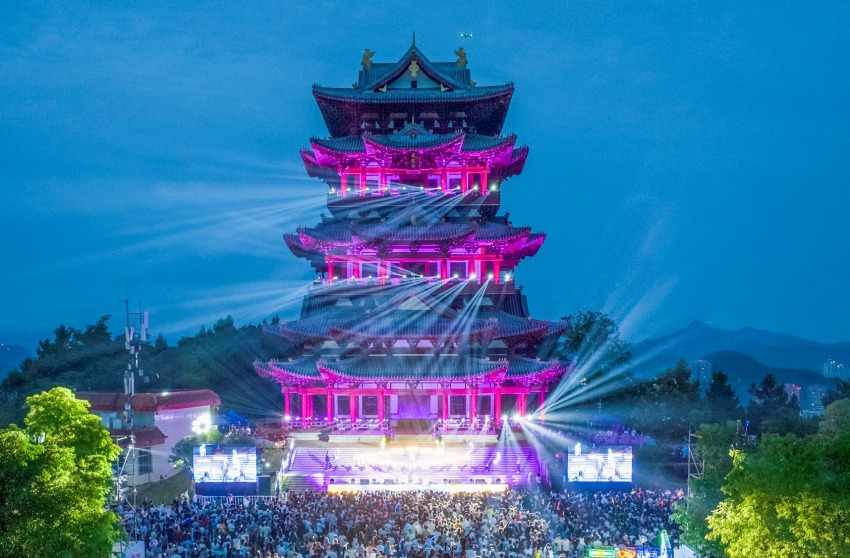 巴中首屆青年音樂(lè)會(huì)現(xiàn)場(chǎng)。共青團(tuán)巴中市委供圖