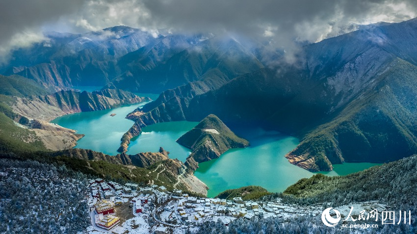 天龍湖雪景。王惟攝