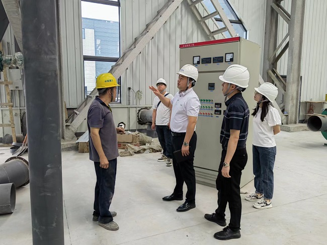 深入企業(yè)指導安全管理工作。徐振宇供圖