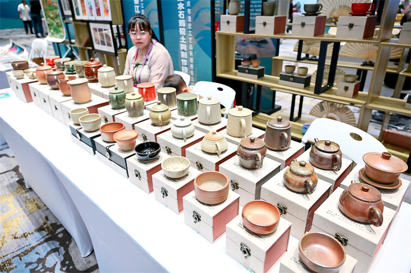 參展商帶來精美的展品。廣安市融媒體中心供圖